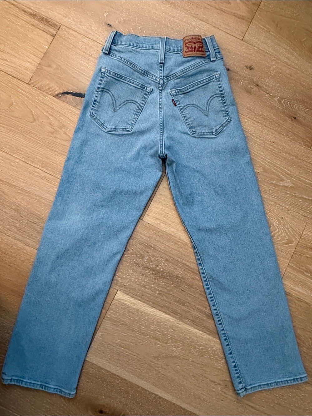 Women’s Distressed Levi’s Ribcage Straight Ankle Jeans (26) - Picture 2 of 11